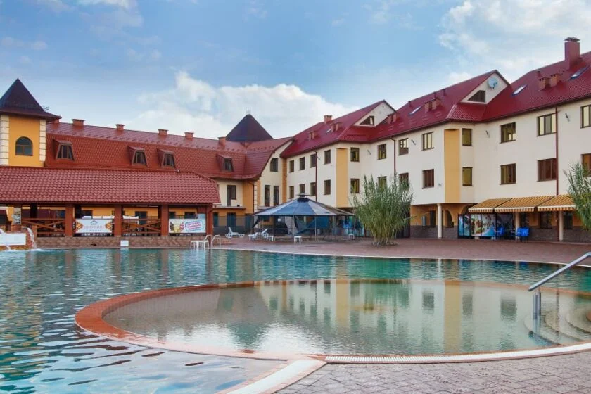 Бассейны и спа. Сколько стоит отдых на термальных водах Закарпатья осенью